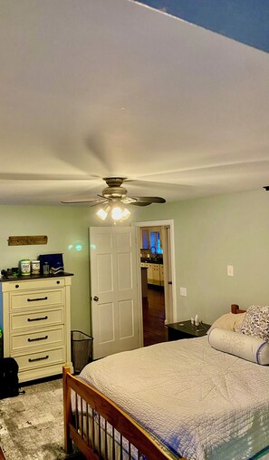 Iron/ironing board, WiFi - Spacious 4-Bedroom Home Near University of Maine, Orono. 5 min walk to campus. (Orono)