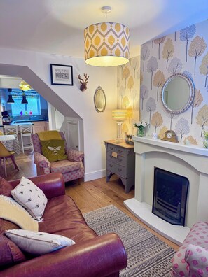 Living area - Central Chester home. Excellent location. Sleeps 4. Pet friendly. (Chester)