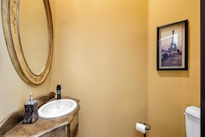 Artículos de tocador ecológicos, secador de pelo, toallas, jabón