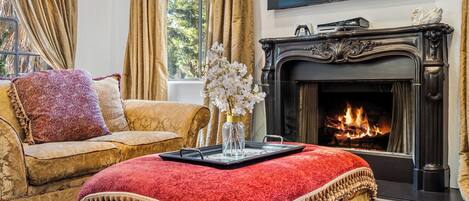 Smart TV, lareira, videogames, DVD player