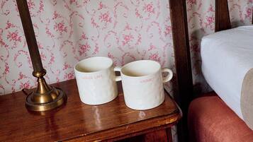 Doppia Economy | Una cassaforte in camera, tende oscuranti, ferro/asse da stiro