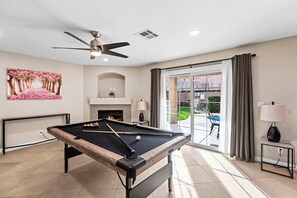 Games room - Heated Pool/Spa • Game Room • Arcades • King Beds • 20 Guests (Las Vegas)