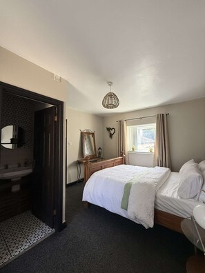 2 bedrooms, iron/ironing board, Internet, bed sheets