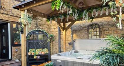 Cosy Barn Retreat | Hot Tub and private driveway