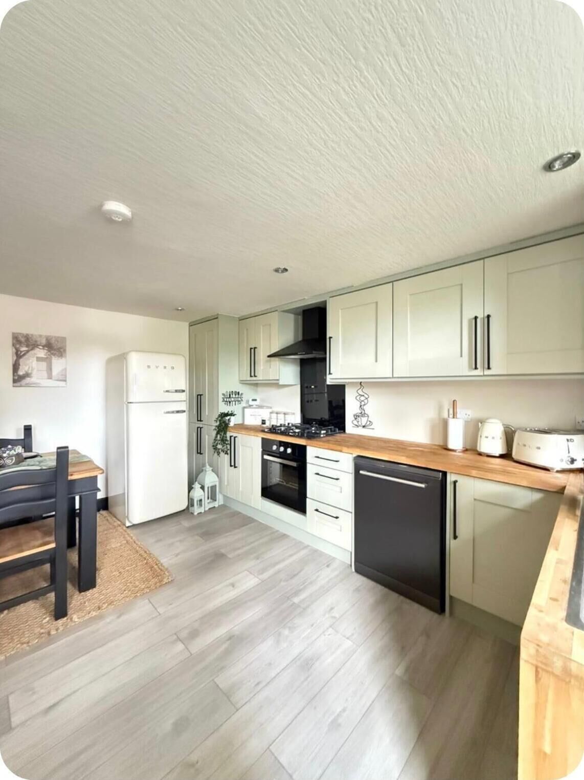 Fridge, microwave, oven, dishwasher