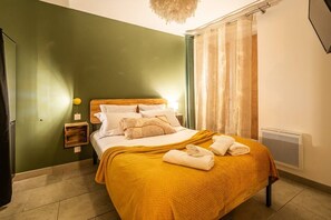 Schreibtisch, Bügeleisen/Bügelbrett, kostenloses WLAN, Bettwäsche