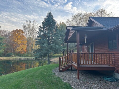 Cabin 42, Private 11 acres, pond & wooded view