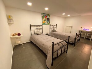 Fer et planche à repasser, accès au Wi-Fi (inclus), literie fournie