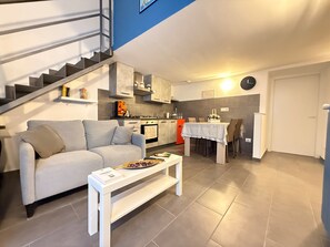 TV, books - Family Apt in the center within walking distance of all the city's attractions (Napoli)