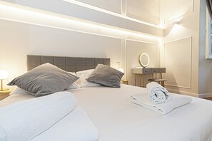 1 bedroom, iron/ironing board, free WiFi, bed sheets - Elegant apartment 100 Mt from Trevi Fountain for couples and families (Roma)