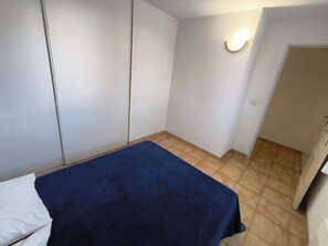 Iron/ironing board, WiFi