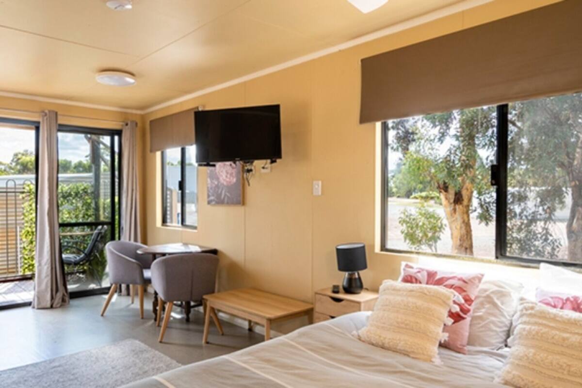 Laptopgeeigneter Arbeitsplatz, kostenloses WLAN