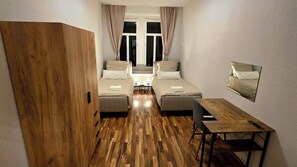 2 bedrooms, iron/ironing board, free WiFi, bed sheets - Cozy 75m² apartment + parking space and balcony (Chemnitz)