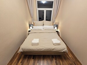 2 bedrooms, iron/ironing board, free WiFi, bed sheets