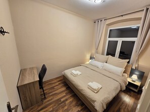 2 bedrooms, iron/ironing board, free WiFi, bed sheets - Cozy 75m² apartment + parking space and balcony (Chemnitz)