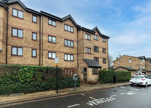 Exterior - Kensal Green One Bedroom Close to Ladbroke Grove - Sleeps 3 People - Pass the Keys (London)