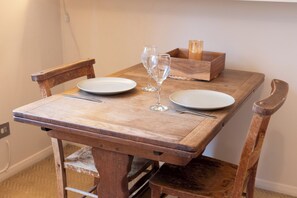 Dining - Kensal Green One Bedroom Close to Ladbroke Grove - Sleeps 3 People - Pass the Keys (London)