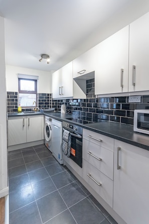 Køleskab, mikrobølgeovn, ovn, opvaskemaskine