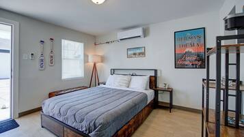 Iron/ironing board, free WiFi, bed sheets