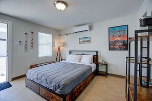 Iron/ironing board, free WiFi, bed sheets - The Hemingway at PWC (Hot Springs)