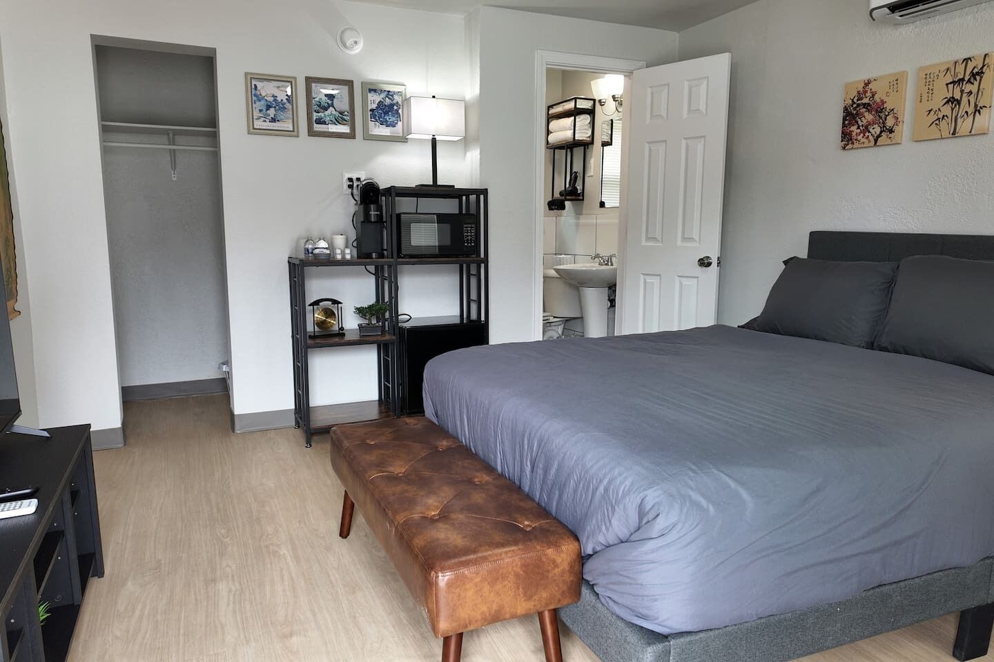 Free WiFi, bed sheets