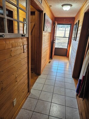 Interior - Quiet 3 bedroom cabin retreat in Rutherfordton (Rutherfordton)