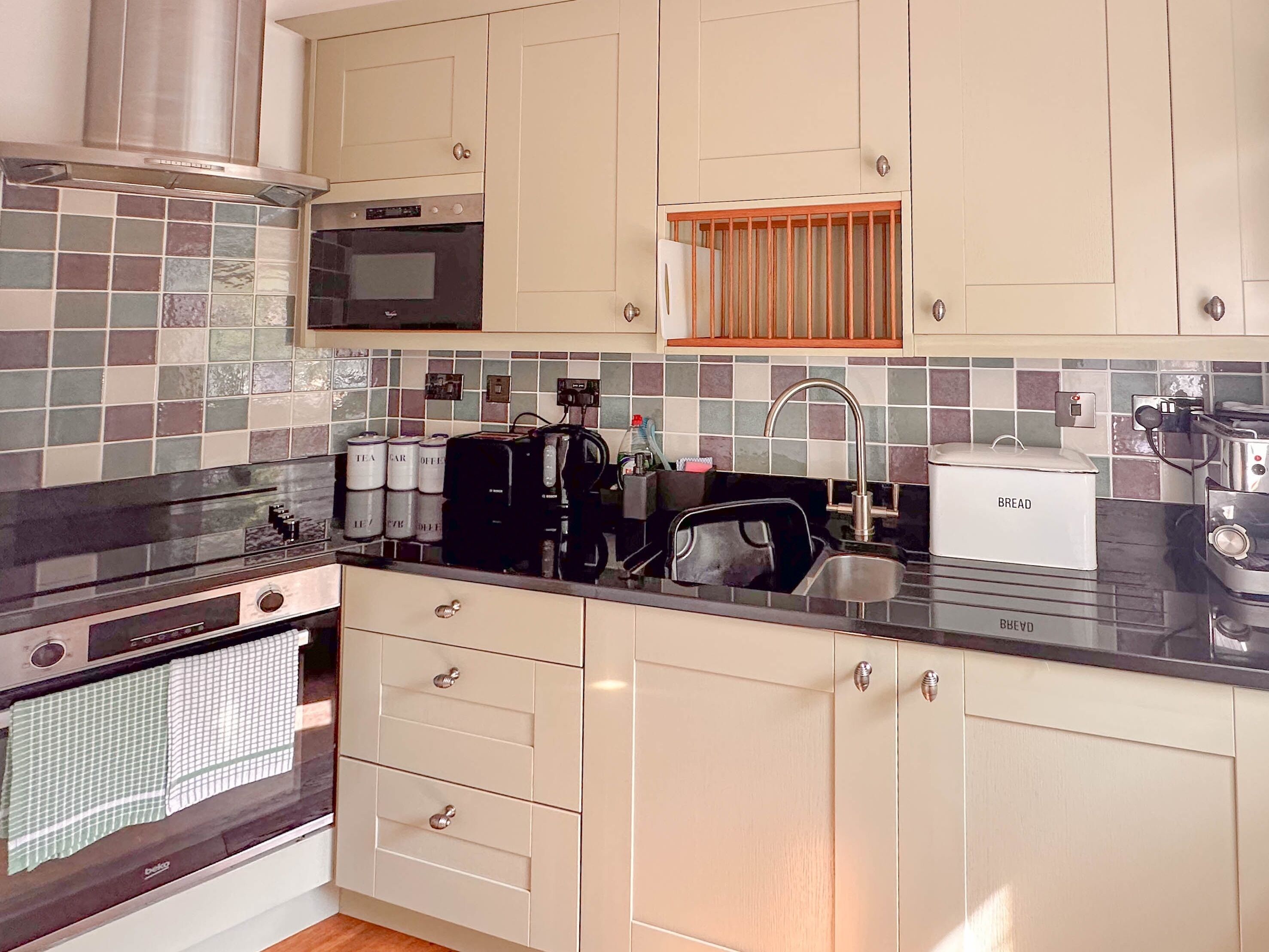 Fridge, microwave, oven, coffee/tea maker