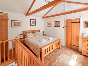 Free WiFi, bed sheets - Cosy stone cottage beside the Arkle Beck in Arkengarthdale, with beams, wood-burning stove. (Richmond)