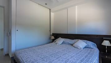 1 bedroom, internet, bed sheets