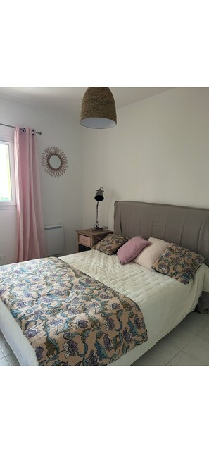 Planxa i posts de planxar, Internet i roba de llit 