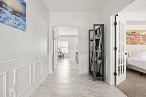 5 soverom, skrivebord, strykejern/-brett og wi-fi