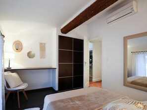 Iron/ironing board, WiFi, bed sheets - Entre Pierres et Soleil - City view (Carcassonne)