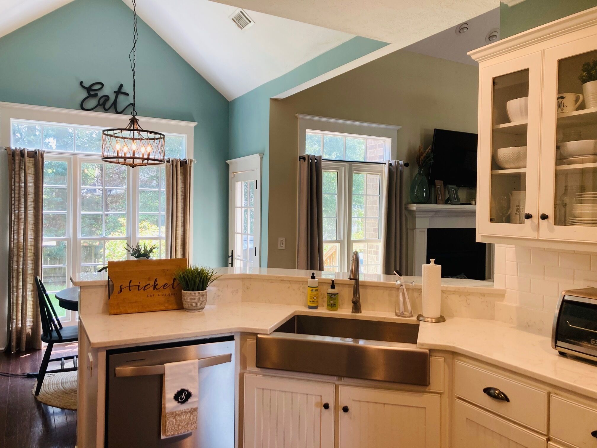 Micro-ondes, four, plaque de cuisson, lave-vaisselle