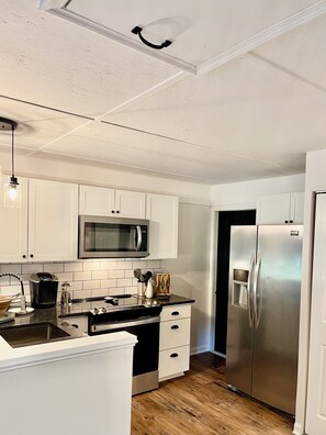 Mikrowelle, Ofen, Herdplatte, Geschirrspüler