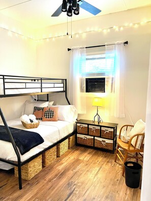 Bügeleisen/Bügelbrett, WLAN, Bettwäsche