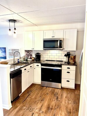 Micro-ondas, fogão, cooktop, lava-louças