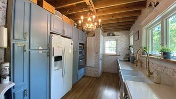 Micro-ondes, four, plaque de cuisson