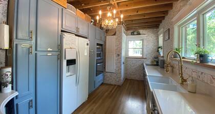 Elegant 2BR Craftsman w/ Fireplace, across from UM, sleeps 4