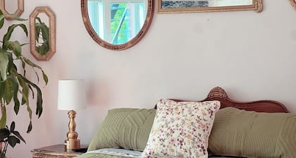 Elegant 2BR Craftsman w/ Fireplace, across from UM, sleeps 4