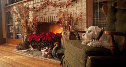 Elegant 2BR Craftsman w/ Fireplace, across from UM, sleeps 4