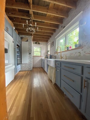 Mikroaaltouuni, uuni, liesi