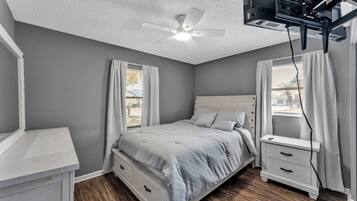 3 bedrooms, iron/ironing board, free WiFi, bed sheets