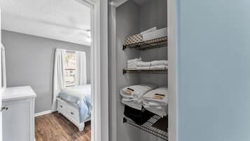 3 bedrooms, iron/ironing board, free WiFi, bed sheets