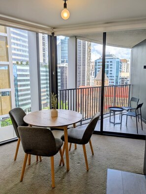 Dining - Premium Unit w/ Rooftop Pool in the Heart of Brisbane (Brisbane City)