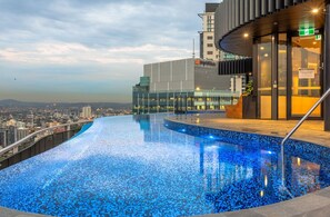 Pool - Premium Unit w/ Rooftop Pool in the Heart of Brisbane (Brisbane City)