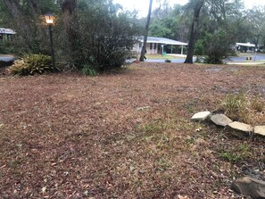 Property grounds - Cozy 2-bedroom home with amenities and a short drive to beaches or Disney parks (DeLand)