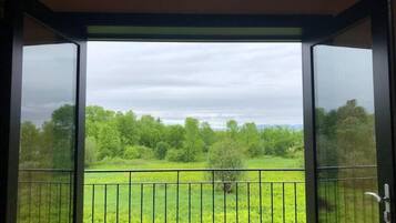 Deluxe House, Balcony, Garden View | Interior