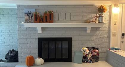 Charming 2-bedroom house with AC in lovely Bowie