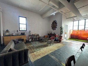 Interior - Artist Loft - Spacious 3-bedroom in Brooklyn. (Brooklyn)