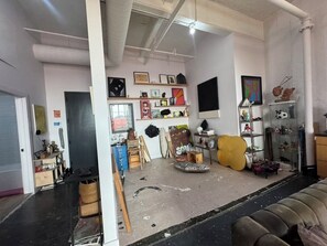 Interior - Artist Loft - Spacious 3-bedroom in Brooklyn. (Brooklyn)